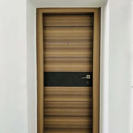 Joy Nemoianu 13a-8 * Timişoara